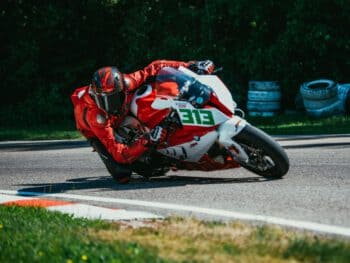 BU mit Motorradsport ärztin
