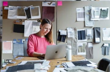 Woman_working_office